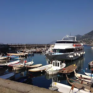 https://la-casetta-sul-porticciolo.hotelitalianriviera.com