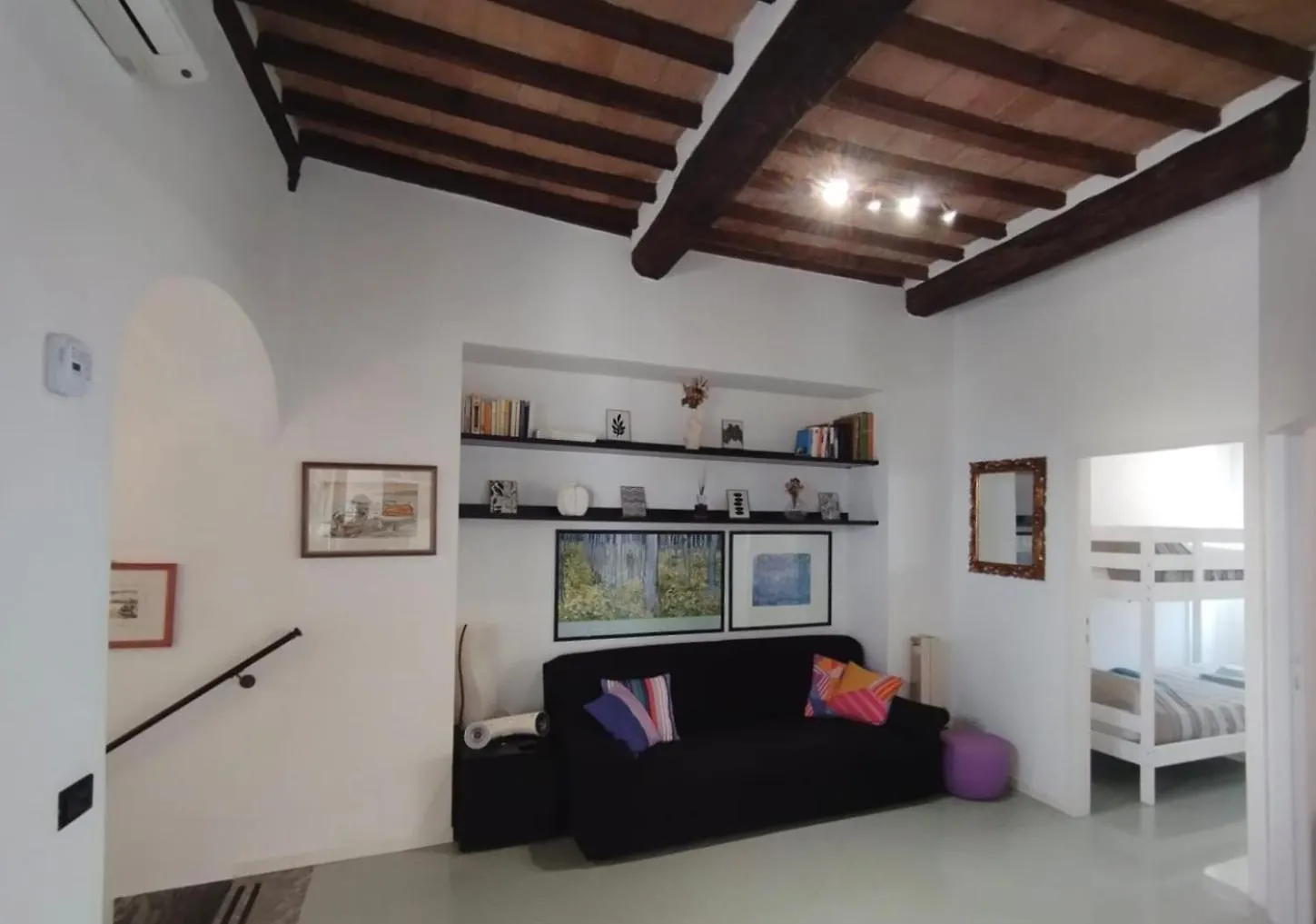 Historic Center Apartment With Private Garage contacts